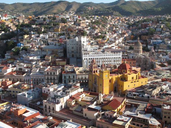 bellas vistas de guanajuato y su alhondiga desde arriba