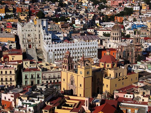bellas vistas de guanajuato y su alhondiga desde arriba
