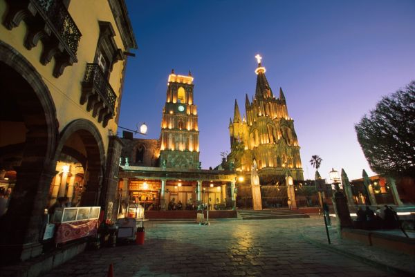 bellas vistas de guanajuato y su alhondiga desde arriba