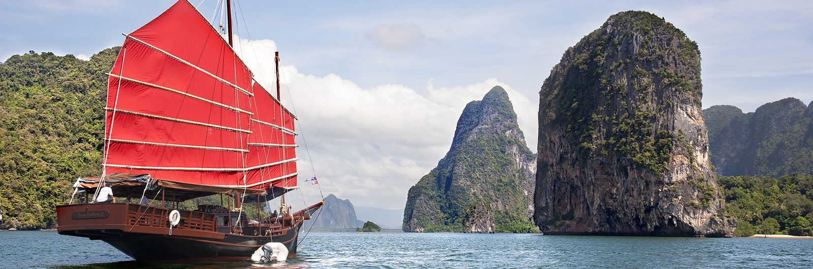 junco en la baha en tailandia