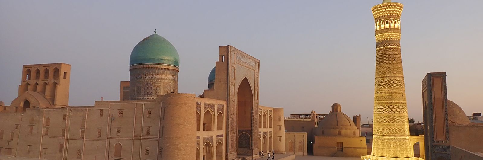 atardecer en la plaza de bukhara