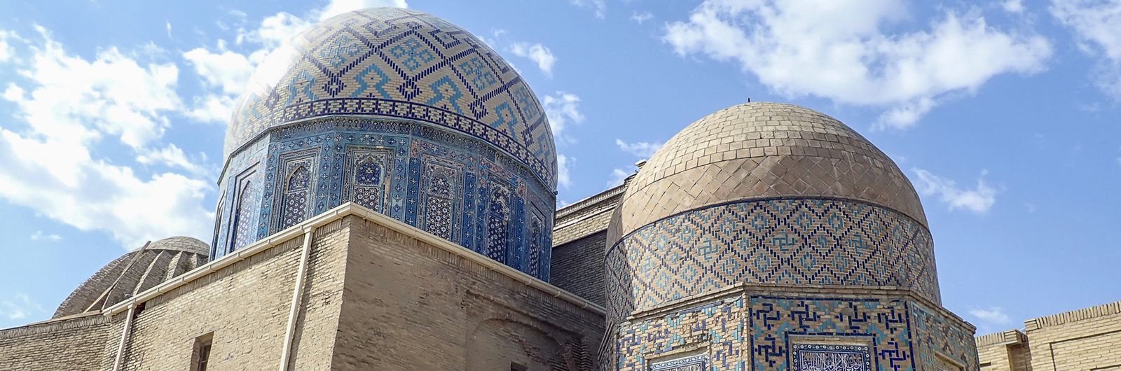 visitando las tumbas de sai zinda en samarcanda