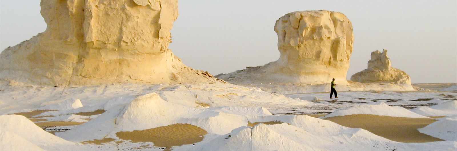 increibles rocas en el desierto blanco