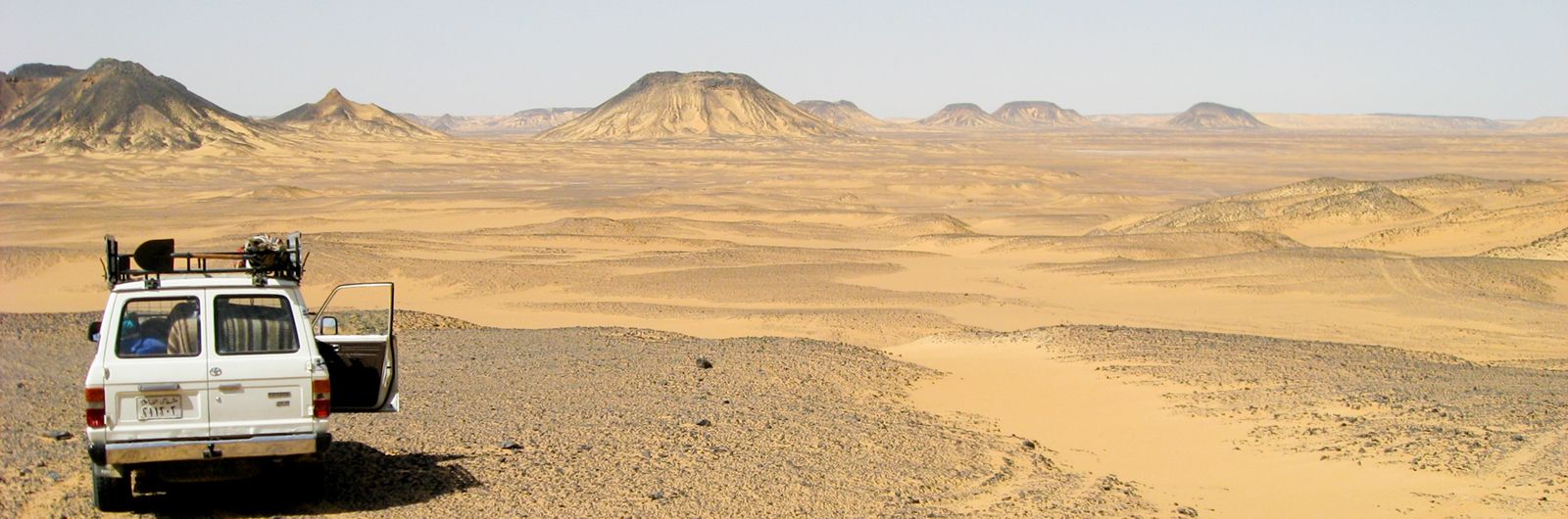 paseando por el desierto negro