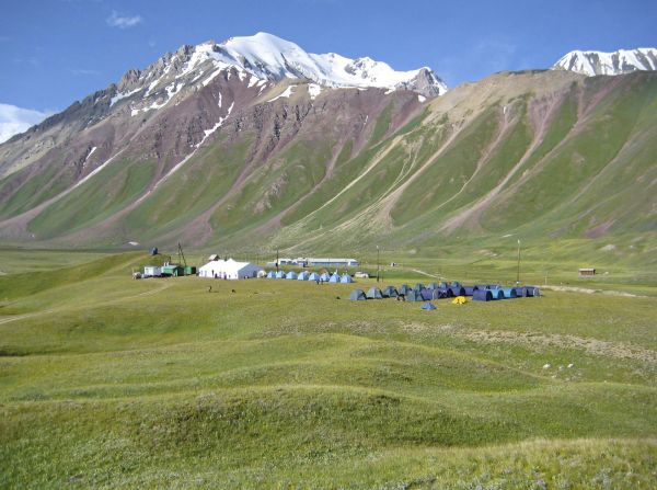 campo de yurtas en tash rabat