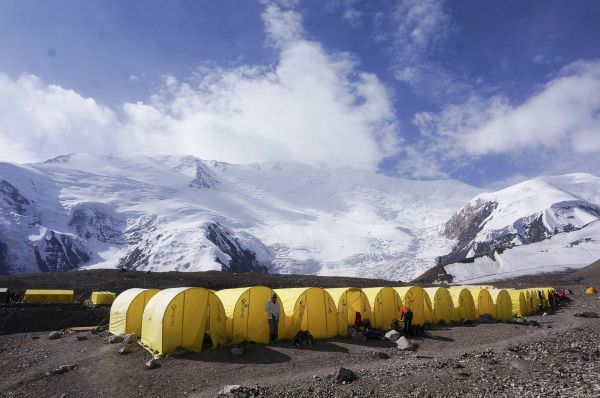 pico Khan Tengri