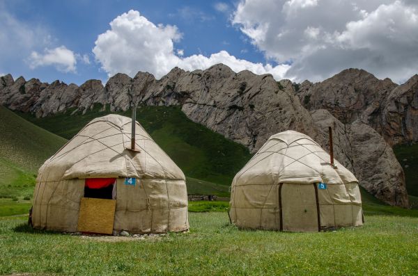 campo de yurtas en tash rabat