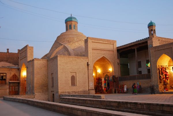 visitando las tumbas de sai zinda en samarcanda