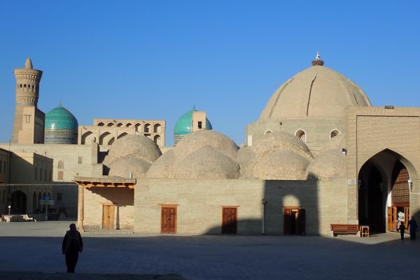 visitando las tumbas de sai zinda en samarcanda