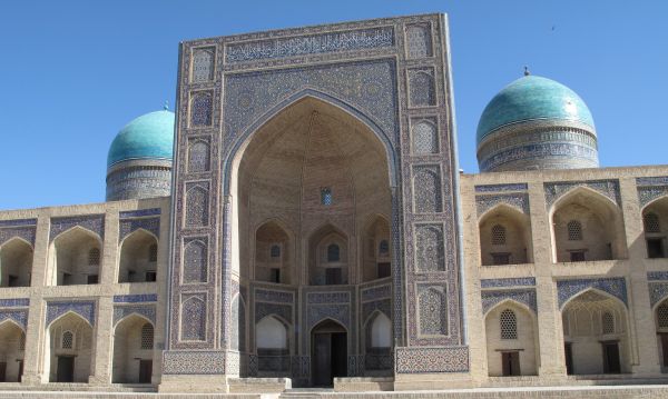visitando las tumbas de sai zinda en samarcanda