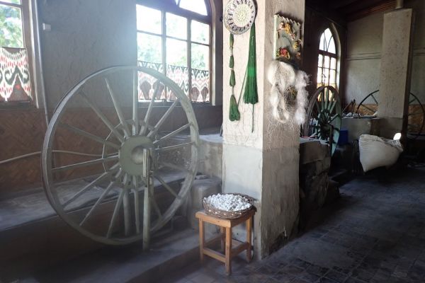 visitando las tumbas de sai zinda en samarcanda