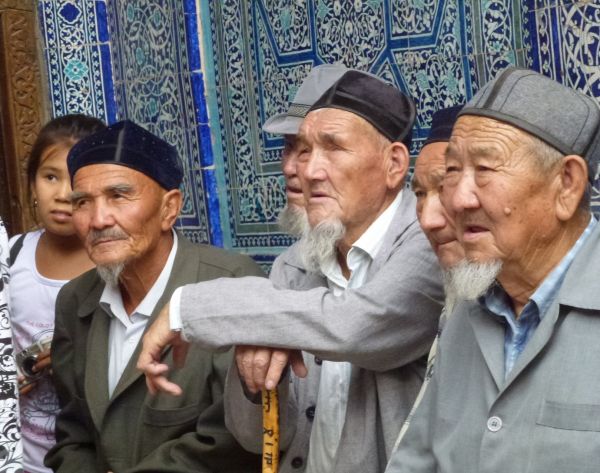 visitando las tumbas de sai zinda en samarcanda