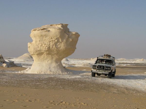 increibles rocas en el desierto blanco