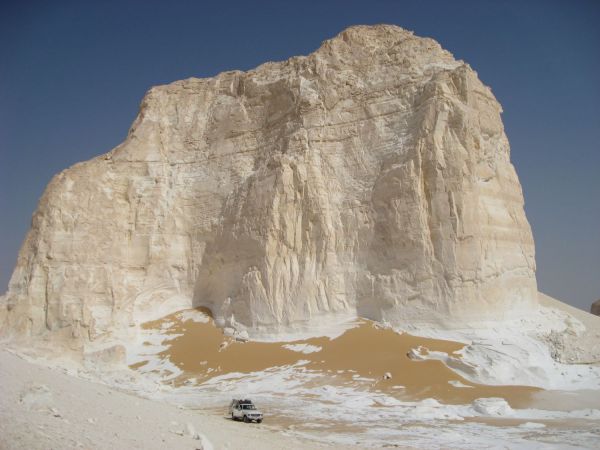 increibles rocas en el desierto blanco