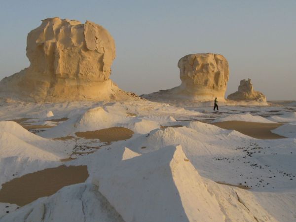 increibles rocas en el desierto blanco