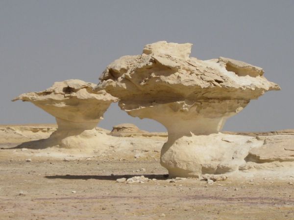 increibles rocas en el desierto blanco